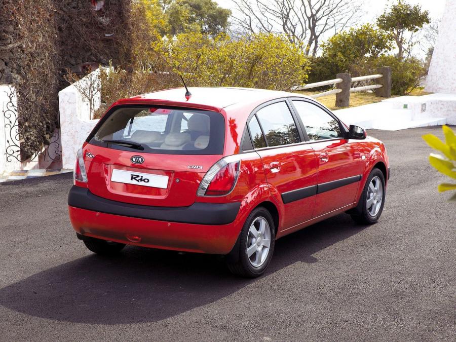  Kia Rio Hatchback 2005 года  (фото 13 из 39)